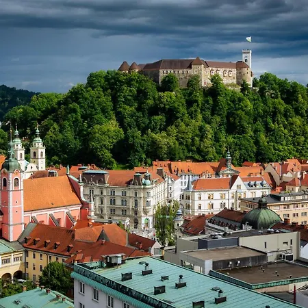 Irena Great For A Family With Free Parking And Ev Station Апартаменты *