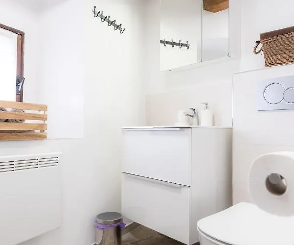 Irena Great For A Family With Free Parking And Ev Station Apartment